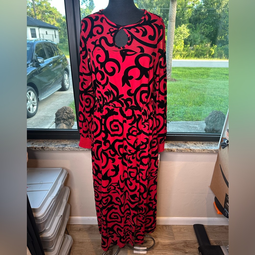 Esy by studio Ey Red Maxi Dress Black Paisley Embroidery Size Large NEW